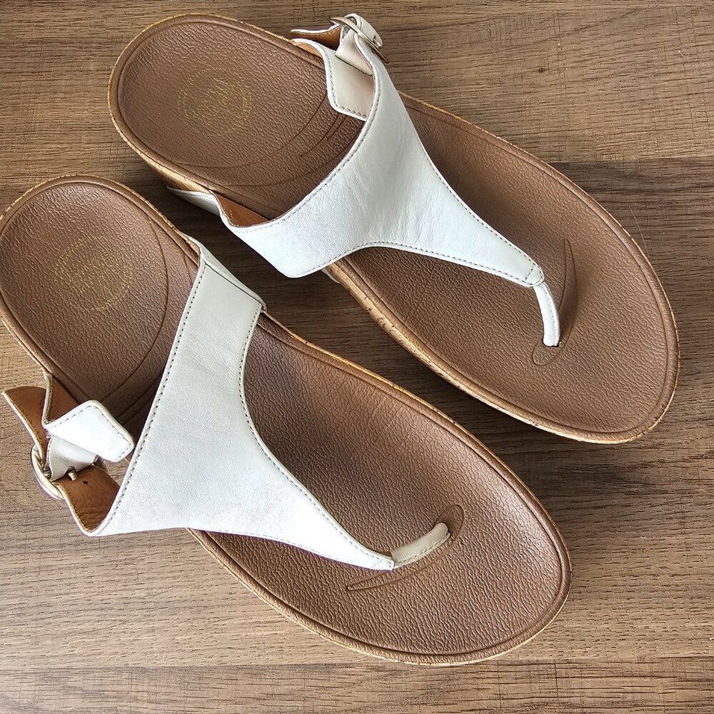 EUC FITFLOP WHITE LEATHER THONG SLIPPERS SIZE 9 WOMENS